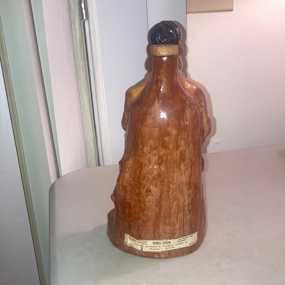 Daniel Boone Liquor Decanter, Made in Japan, 10" Tall - Picture 3 of 7